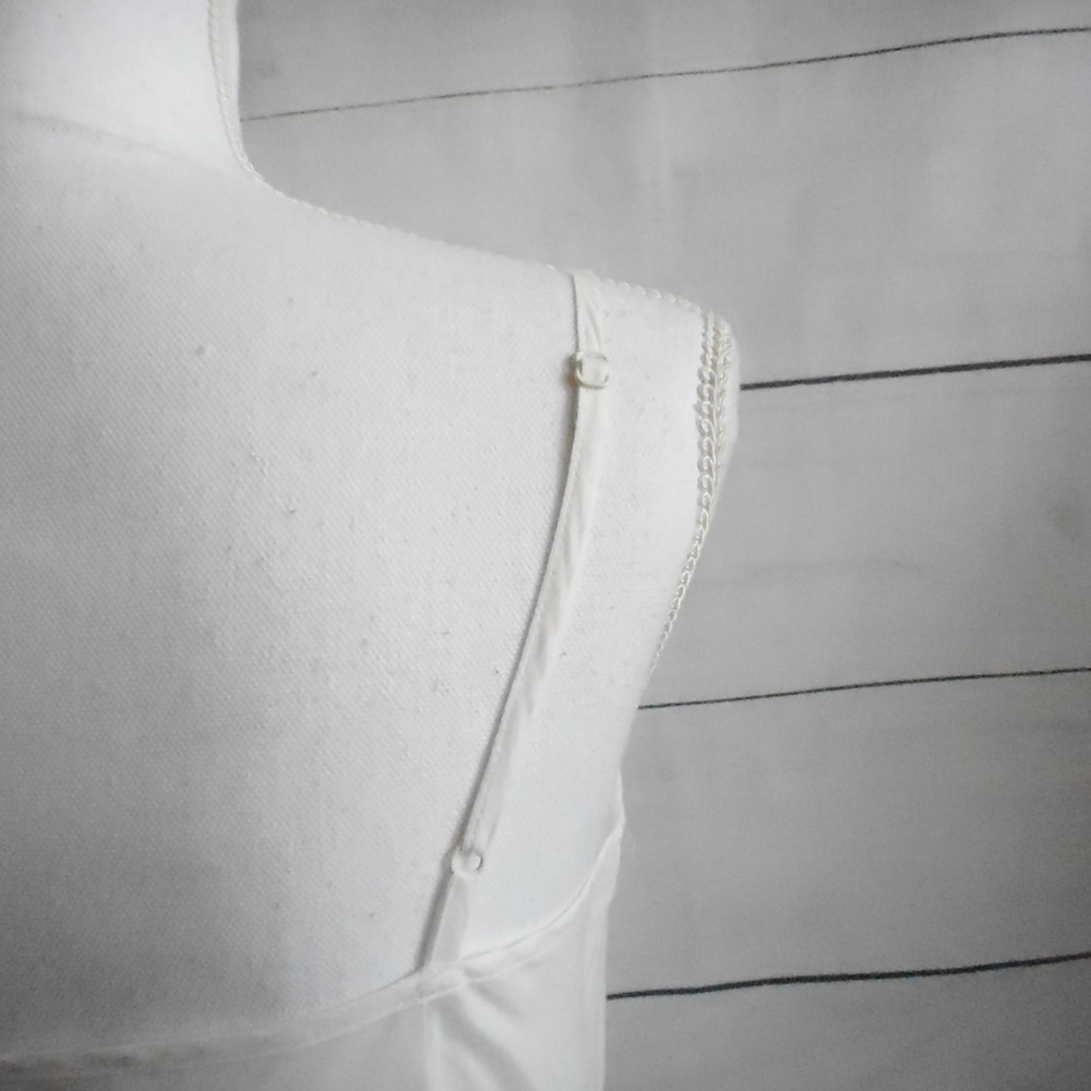 *SOLD* Size 6 Banana Republic Cotton Slip - Picture 6 of 8